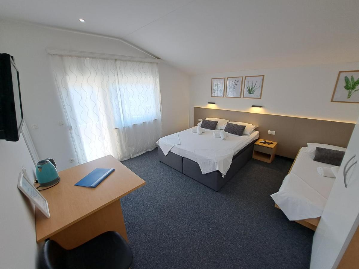 Rooms Zvonimir Stobrec Bagian luar foto